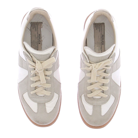 Baskets grises et blanches "Replica"