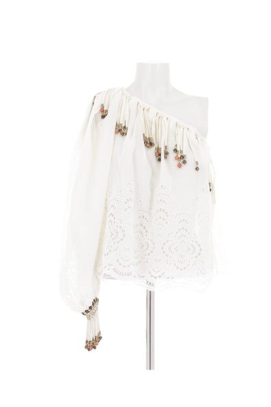 Top blanc et perles