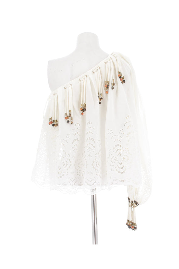 Top blanc et perles