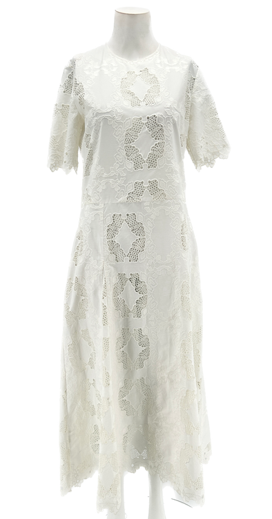 Robe en broderie anglaise