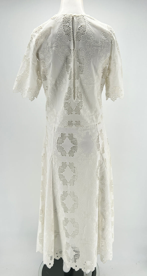 Robe en broderie anglaise