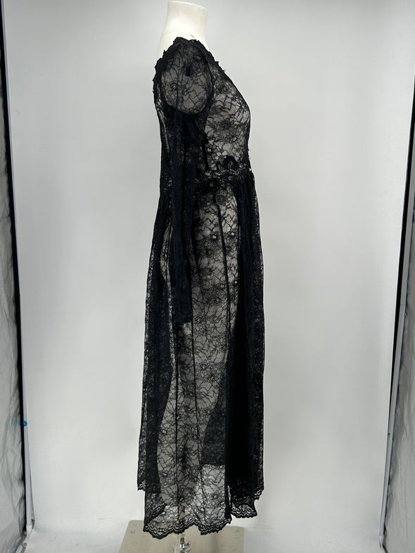 Robe en dentelle noire