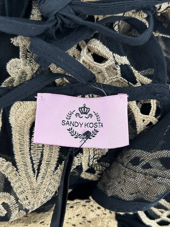 Robe dorée et noire