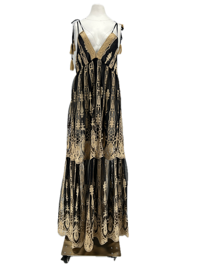 Robe dorée et noire