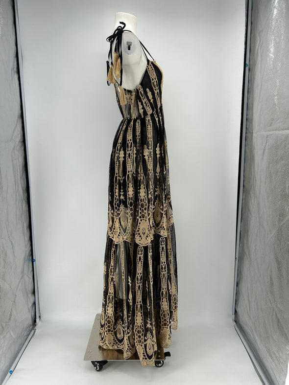 Robe dorée et noire