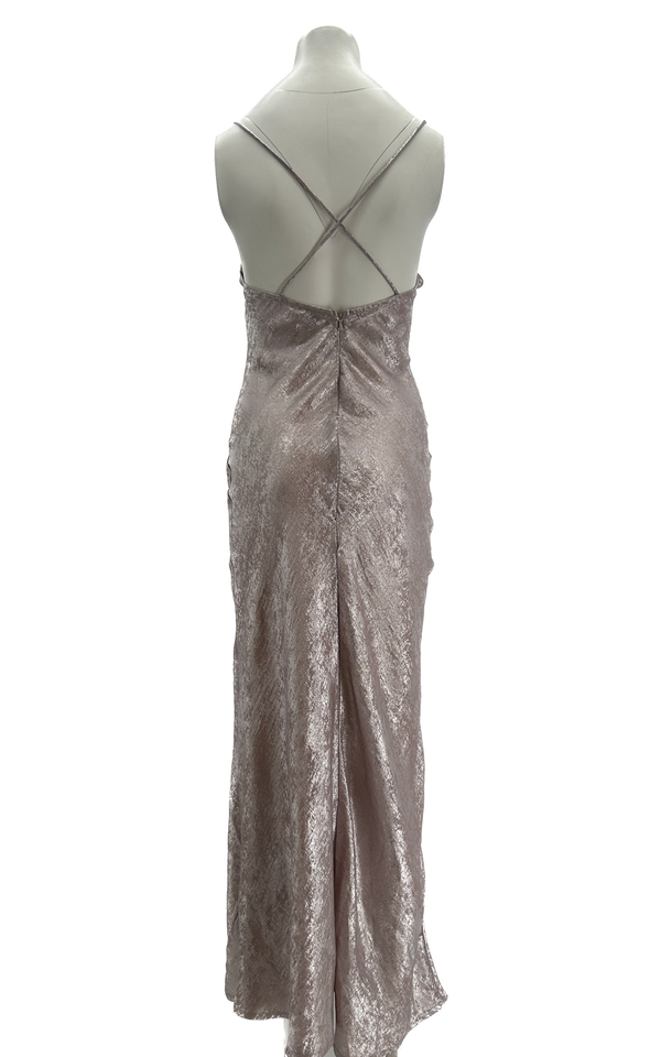 Robe longue satinée rose