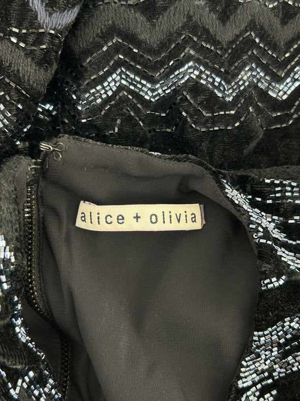 Robe noire perlée