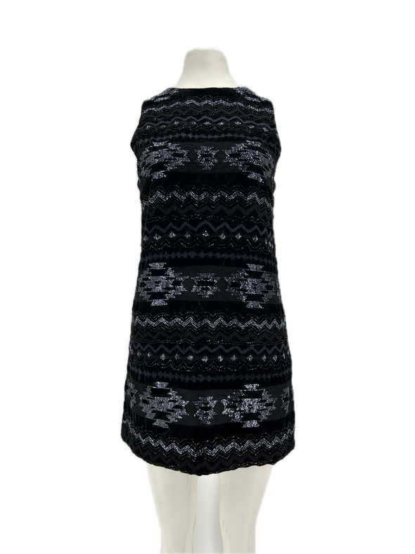 Robe noire perlée