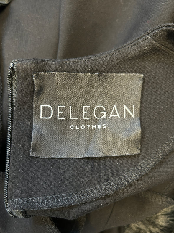 Robe noire à franges