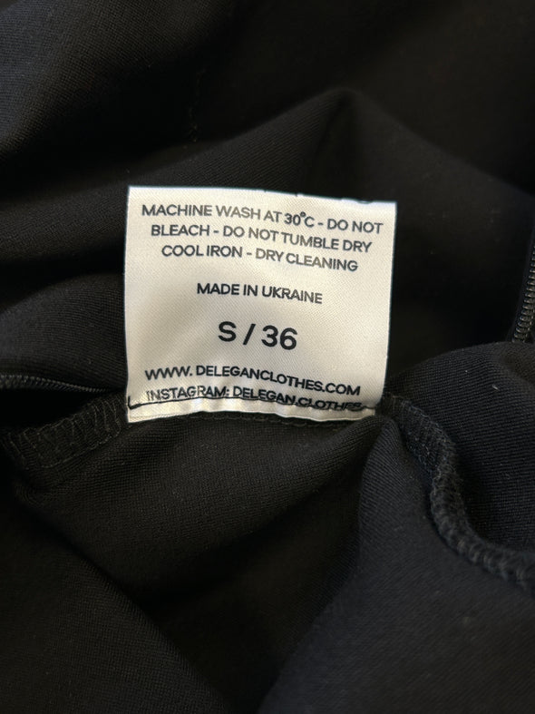 Robe noire à franges