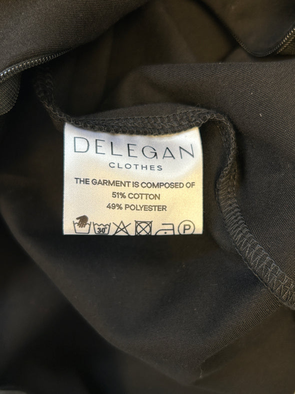 Robe noire à franges