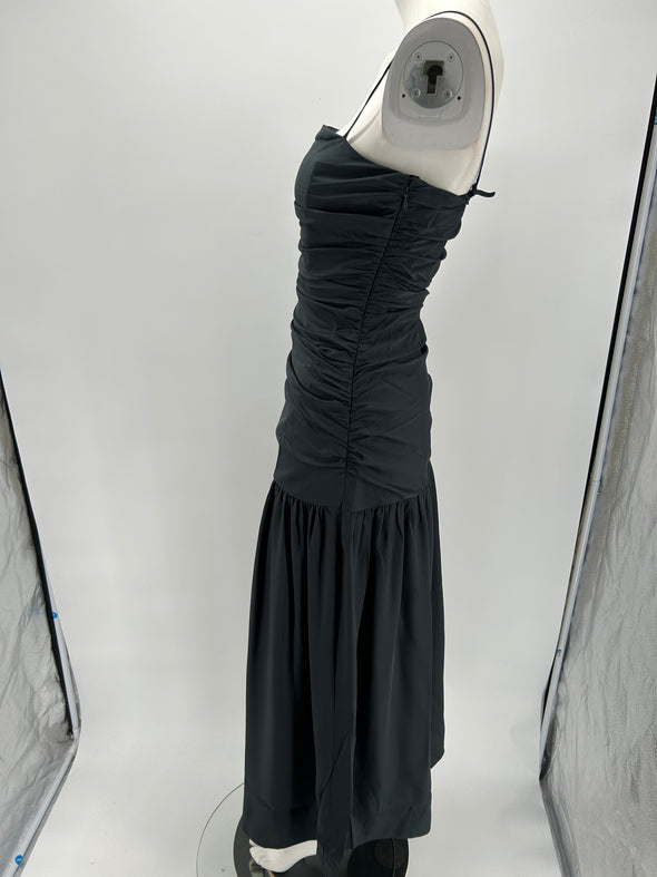 Robe longue drapée noire