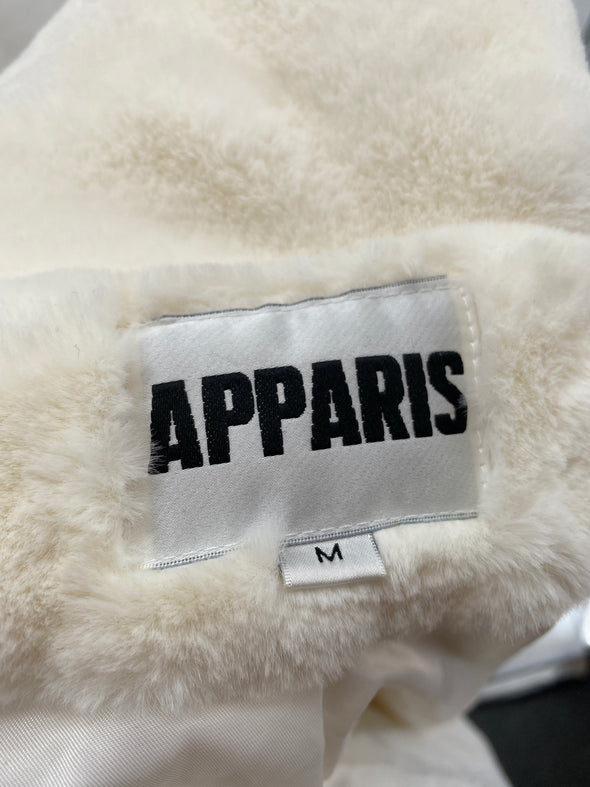 Manteau blanc en fausse fourrure