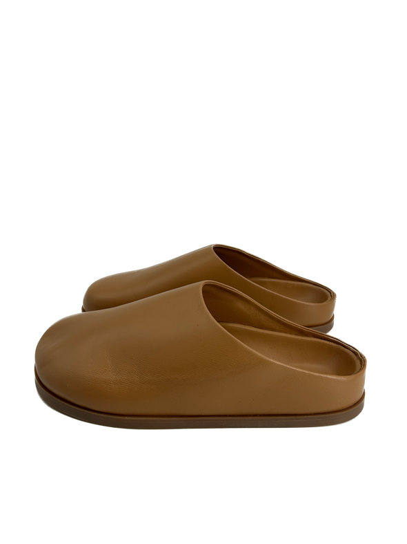 Mules en cuir camel