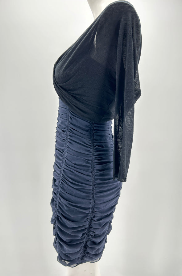 Robe courte plissée noire et bleue