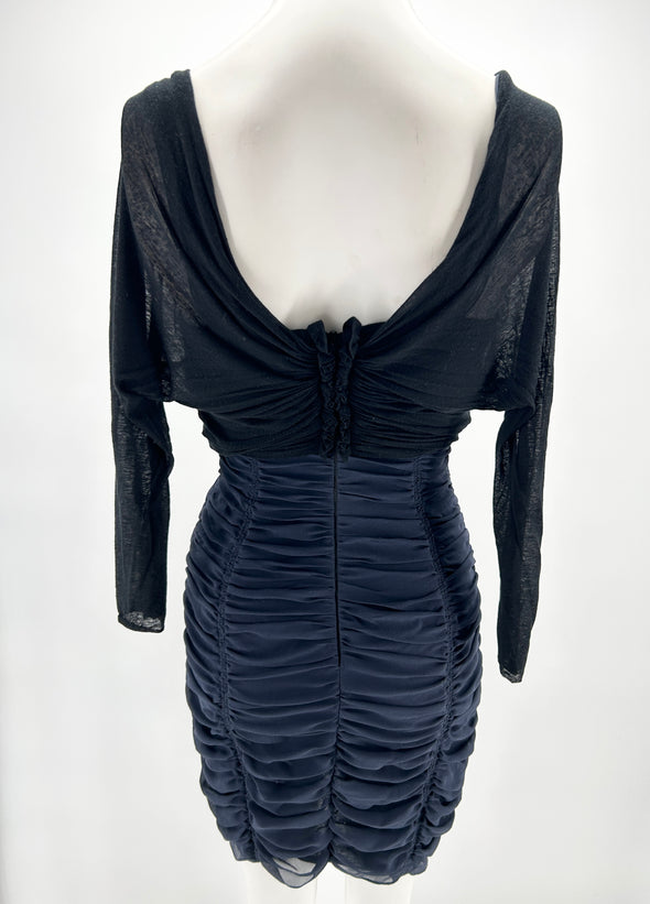 Robe courte plissée noire et bleue