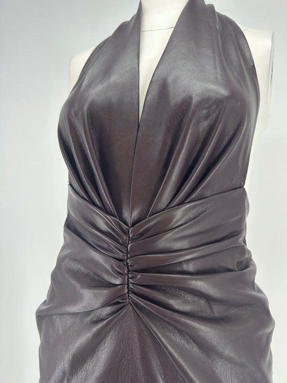 Robe marron en similicuir