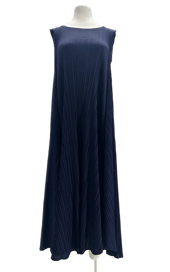 Robe longue bleue plissée