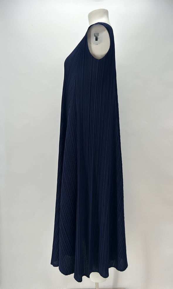 Robe longue bleue plissée