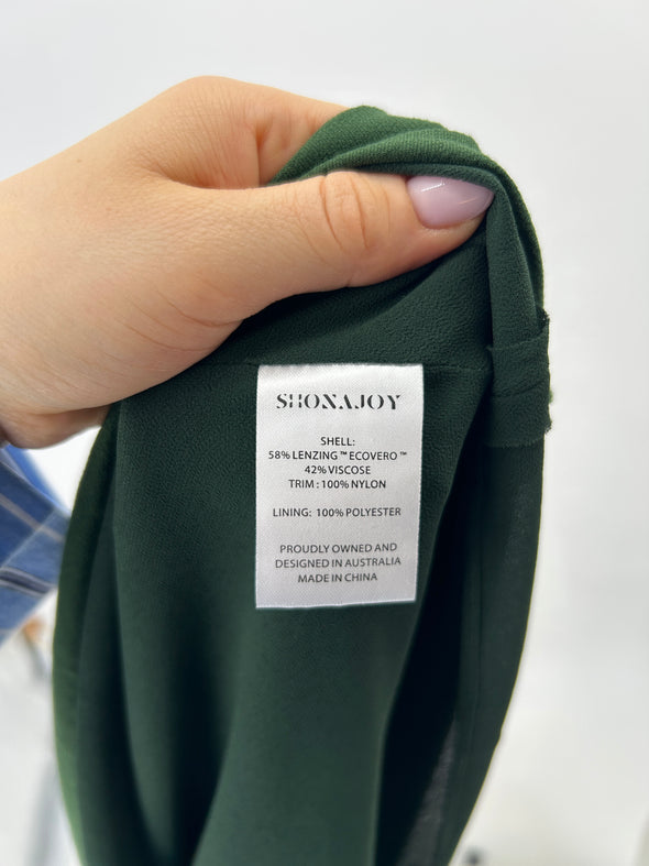 Robe satinée verte