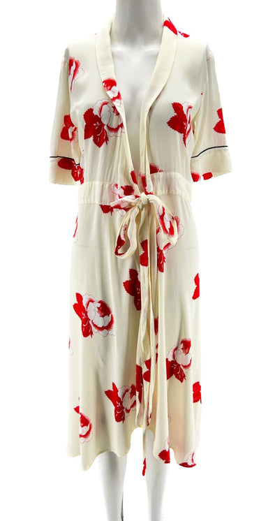 Robe blanche à fleurs rouges