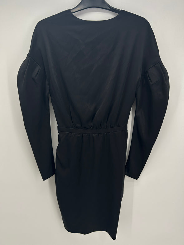 Robe noire à ceinture