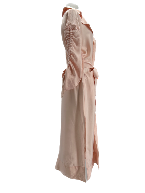 Veste longue rose ceinturée