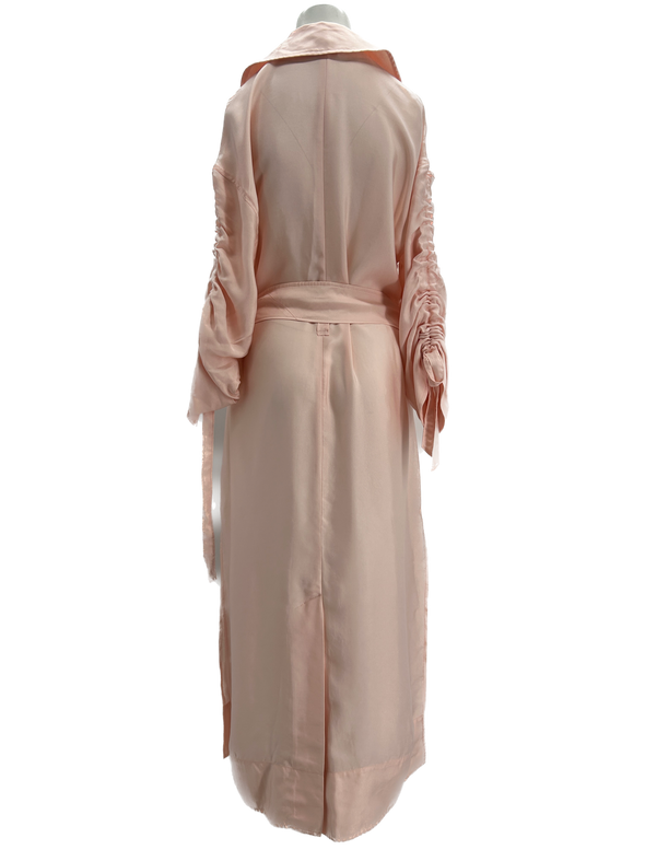 Veste longue rose ceinturée