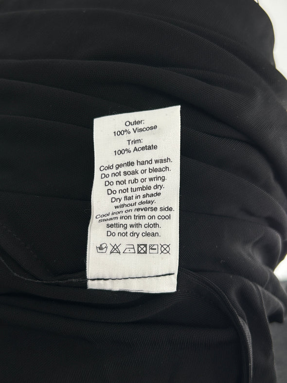 Robe noire à franges