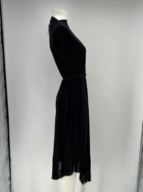 Robe noire à franges