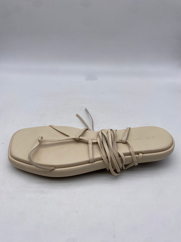 Sandales plates à lanières