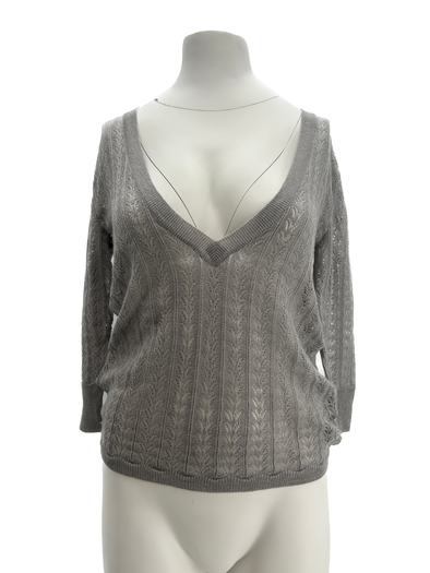 Top gris en maille ajourée