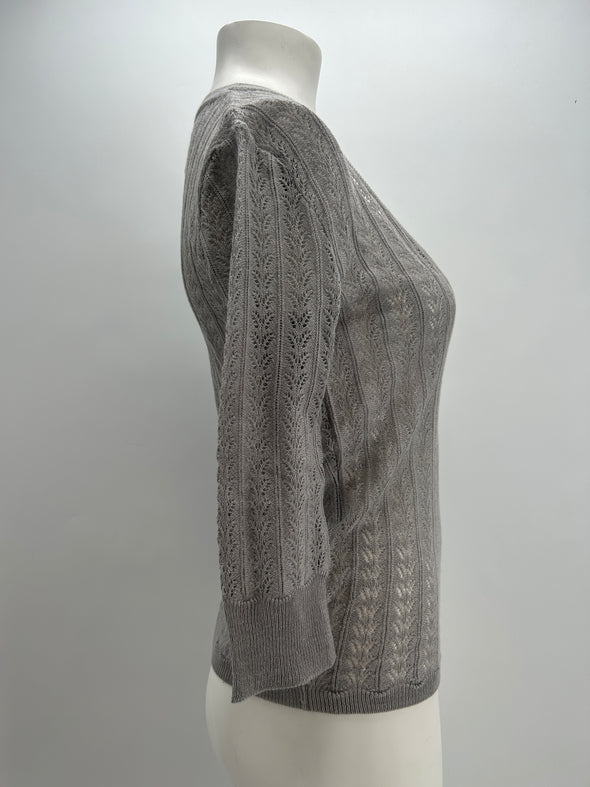 Top gris en maille ajourée
