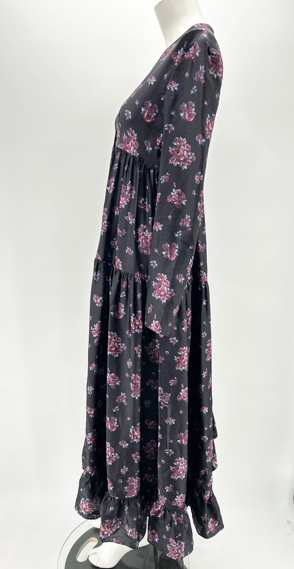 Robe noire asymétrique à motif floral