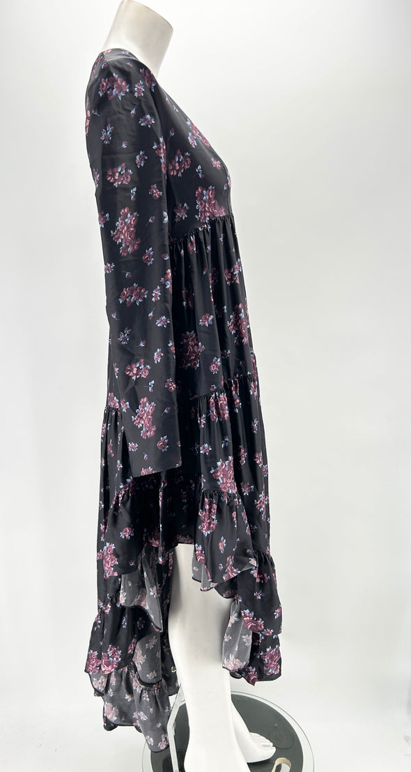 Robe noire asymétrique à motif floral