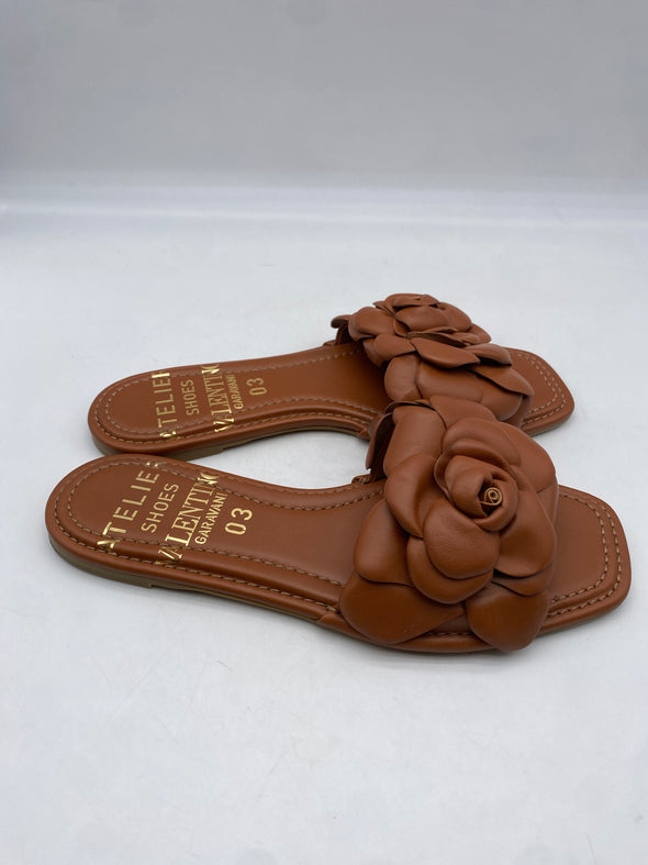 Sandales plates en cuir camel