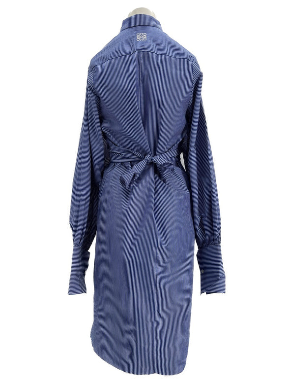 Robe à rayures bleues