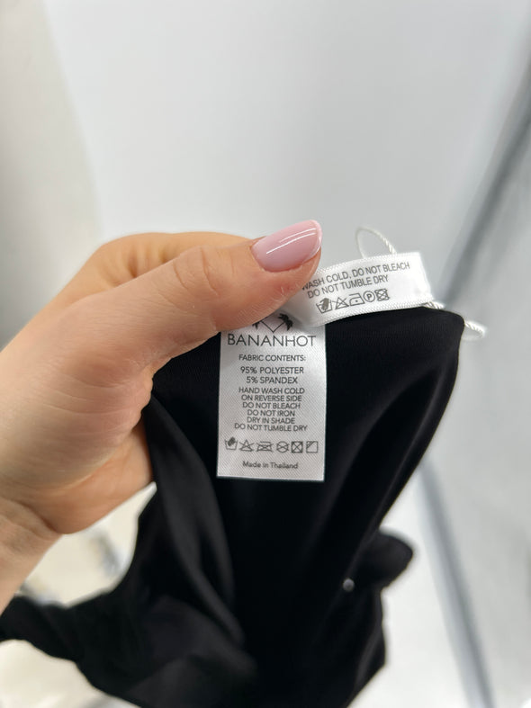 Robe asymétrique noire