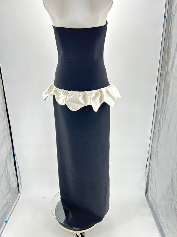 Robe bustier noire avec volant blanc