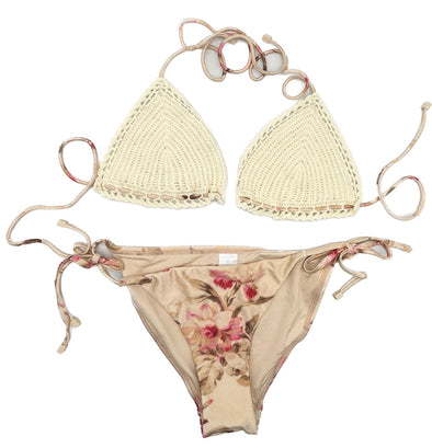 Maillot de bain beige en crochet avec bas fleuri