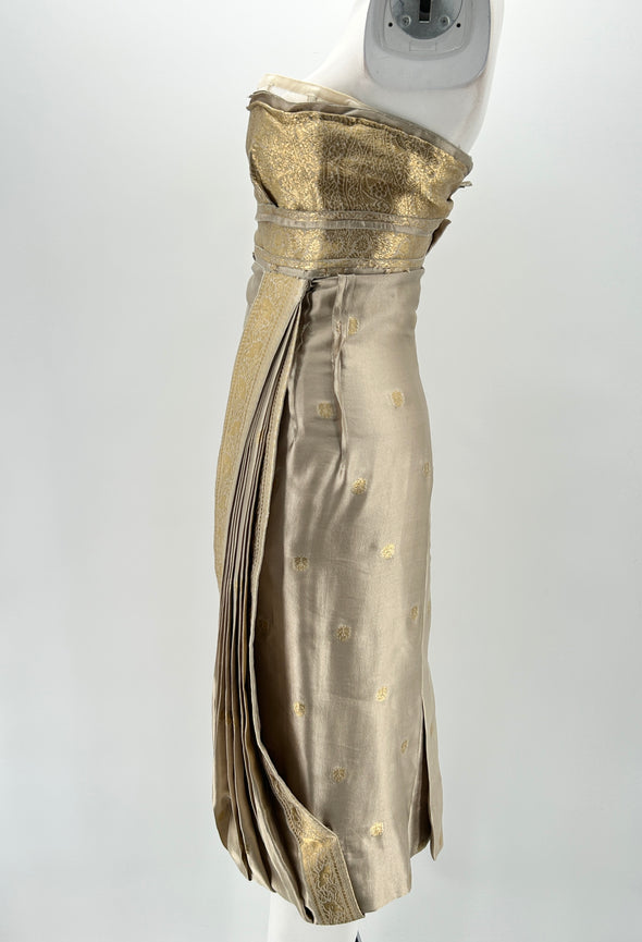 Robe bustier aux détails dorés