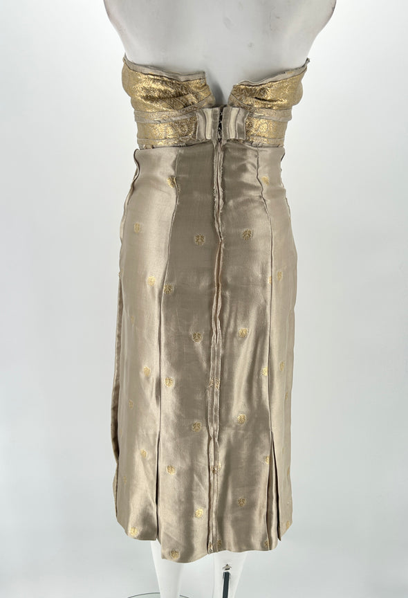 Robe bustier aux détails dorés
