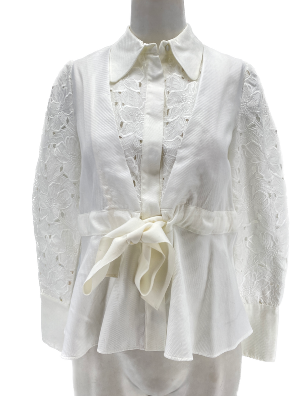 Chemise blanche et dentelle