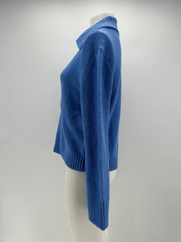 Pull bleu en maille côtelée