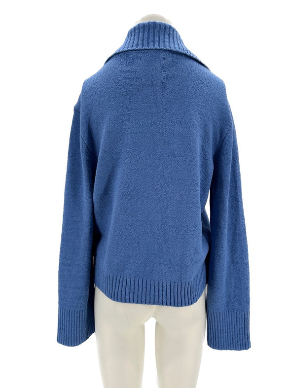 Pull bleu en maille côtelée