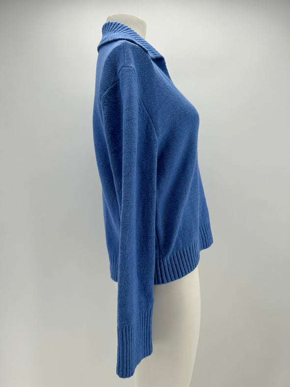Pull bleu en maille côtelée