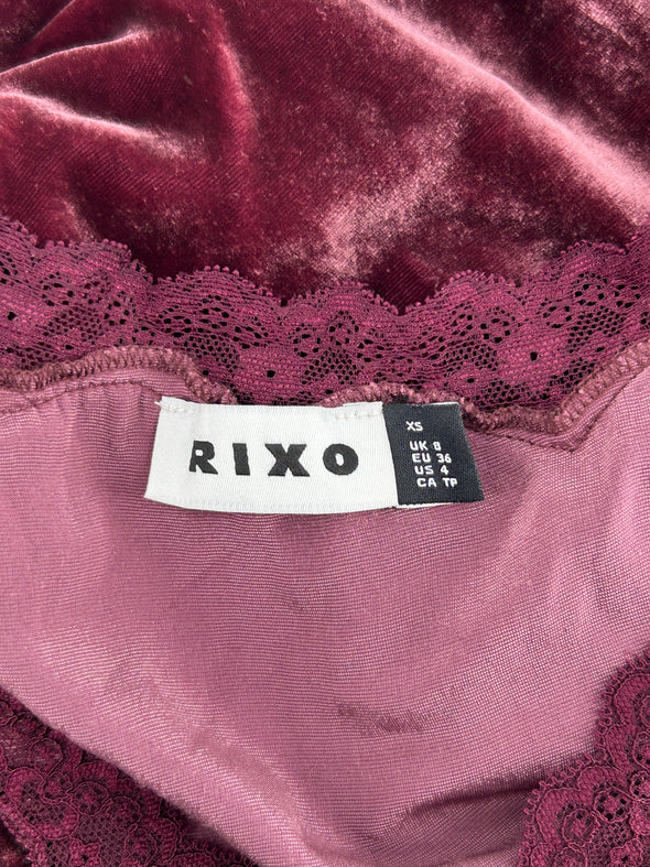 Robe en velours bordeaux
