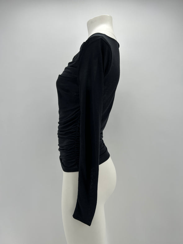 Pull noir plissé
