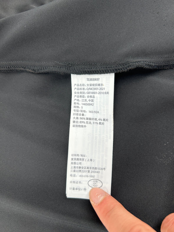 Top en dentelle noir