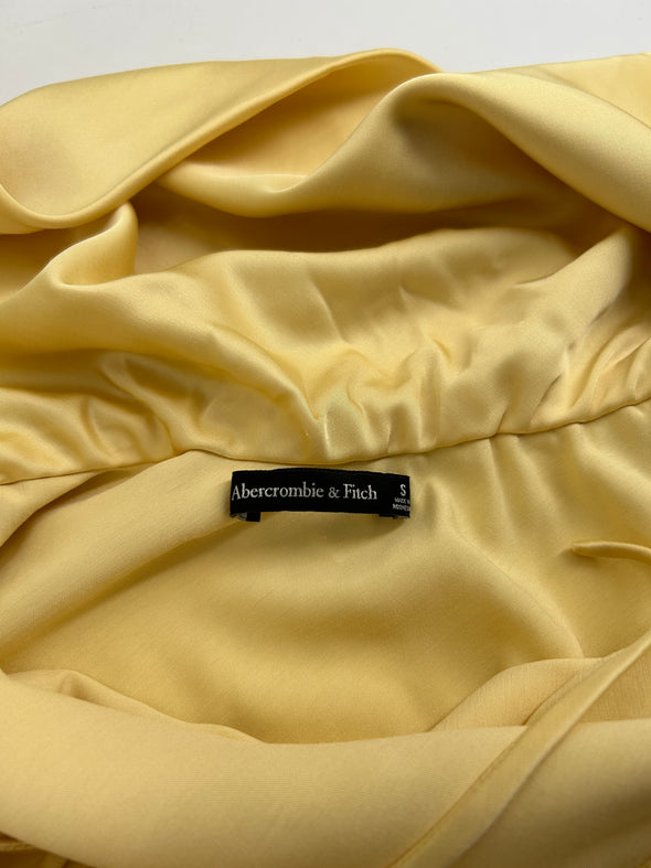 Robe jaune satinée à dos nu